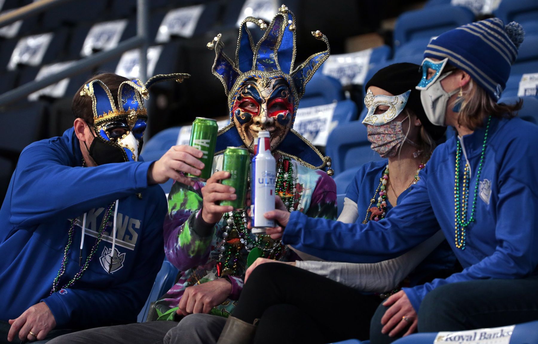 Billikens host La Salle at Chaifetz